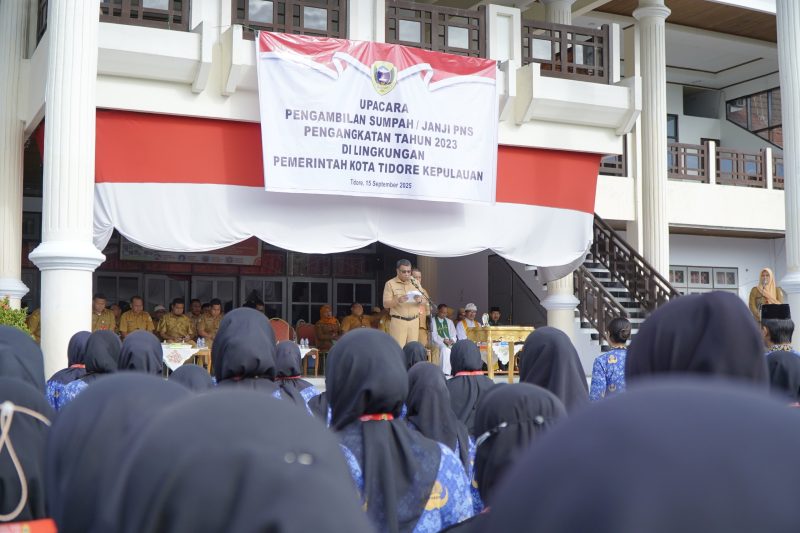 Sebanyak 241 Pegawai Negeri Sipil formasi Tahun 2023 di lingkungan Pemerintah Kota Tidore Kepulauan, Maluku Utara, resmi diambil sumpah dan janji pengangkatan. (Istimewa)