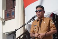 Wakil Wali Kota Tidore Kepulauan Ahmad Laiman saat memimpin apel gabungan di halaman Kantor Wali Kota Tidore. (Istimewa)