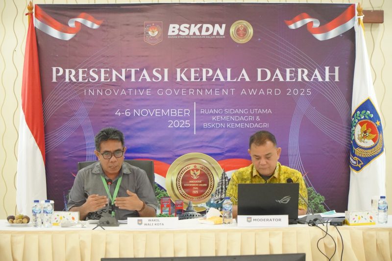 Wakil Wali Kota Tidore Kepulauan, Ahmad Laiman mempresentasikan dua inovasi yang mengantarkan Tidore masuk dalam nominator kota inovasi. (Istimewa)