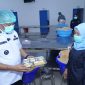 Wali Kota Tidore Kepulauan Muhammad Sinen meninjau langsung dapur Makan Bergizi Gratis (MBG) di Sekolah Polisi Negara (SPN) Polda Maluku Utara di Kelurahan Gurabati, Kecamatan Tidore Selatan. (Istimewa)