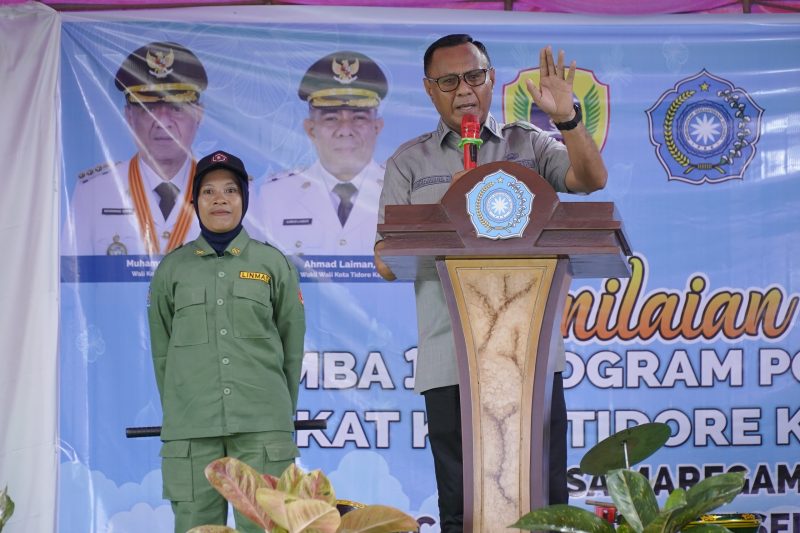 Wali Kota Tidore Kepulauan, Muhammad Sinen, memberikan sambutan dalam lomba 10 program pokok PKK Tingkat Kota Tidore Kepulauan Tahun 2025. (Istimewa)