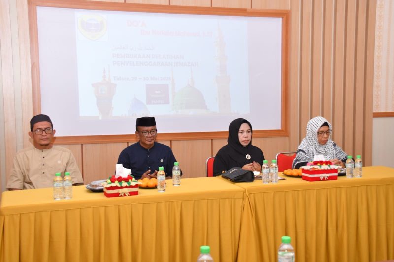 Tim Penggerak PKK Kota Tidore Kepulauan bekerja sama dengan Rumah Quran Raudhatul Izzah, TP PKK Kelurahan Mareku, dan Majelis Ta'lim Jam'ul Fawaid Mareku menggelar pelatihan penyelenggaraan jenazah. (Istimewa)