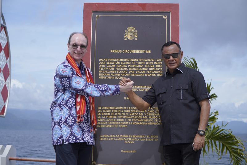 Wali Kota Tidore Kepulauan, Muhammad Sinen bersama Duta Besar Spanyol, Francisco de Asis Aguilera Aranda di Tidore Kepulauan. (Istimewa)