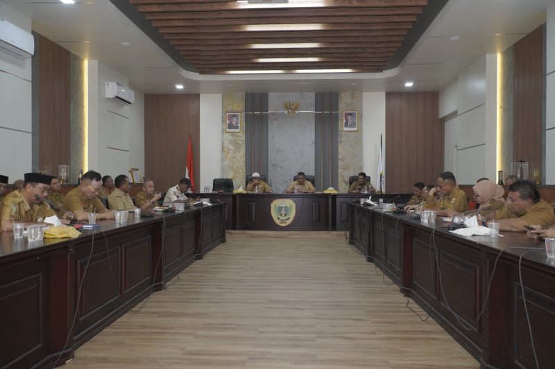 Rapat persiapan penjemputan dan syukuran atas penganugerahan gelar Pahlawan Nasional kepada Sultan Zainal Abidin Syah. (Istimewa)