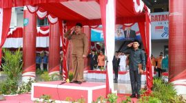 Staf Ahli Wali Kota Bidang Kemasyarakatan dan SDM, Abdullah Hi. Muhammad Saleh saat Menjadi Inspektur Upcara Hari Pahlawan Nasional. (Istimewa/Rakyatmu)