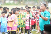Sekda Kota Ternate, Rizal Marsaoly Membuka Festival Sepak Bola Usia Dini Piala Wali Kota Ternate. (Rakyatmu)