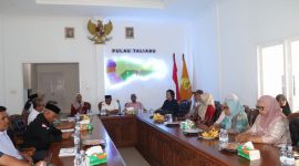 DPPKB Pulau Taliabu dan Tenaga Ahli Membahas Desain Besar Pembangunan Kependudukan Tahun 2025-2045. (Rakyatmu)