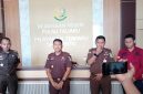 Kejari Pulau Taliabu Gelar Konferensi Pers Membantah Dugaan Oknum Jaksa Lakukan Pengutan Liar. (Rakyatmu) 