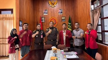 Foto Bersama Usai Hearing Kasus Dugaan korupsi BTT Kepulauan Sula. (Rakyatmu)