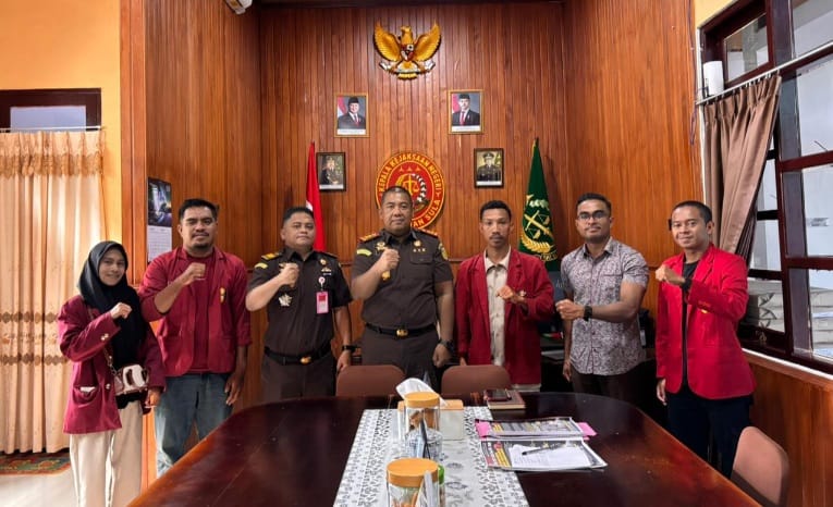 Foto Bersama Usai Hearing Kasus Dugaan korupsi BTT Kepulauan Sula. (Rakyatmu)