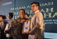 Sustainability Manager Harita Nickel, Alexander Lieman, menerima piagam Business and Human Rights (BHAM) Award dari SETARA Institute pada Rabu (26/11/2025) di Jakarta. 