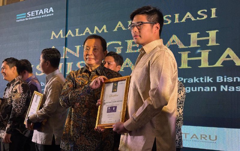 Sustainability Manager Harita Nickel, Alexander Lieman, menerima piagam Business and Human Rights (BHAM) Award dari SETARA Institute pada Rabu (26/11/2025) di Jakarta.
