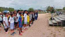 Kepala Dispora Pulau Taliabu saat memberikan arahan. (Rakyatmu/Istimewa)