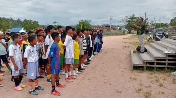 Kepala Dispora Pulau Taliabu saat memberikan arahan. (Rakyatmu/Istimewa)