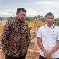 Ketua Komisi III DPRD  Pulau Taliabu, Budiman L. Mayabubun Tinjau Pembangunan Jembatan Fangahu. (RakyatMu)