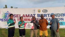 Penyerahan bantuan uang sebesar Rp 155 juta dari PT Karya Wijaya kepada Panitia Faknon Cup 2025. (Istimewa)
