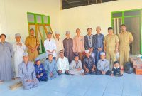 Dinas PUPR Pulau Taliabu saat Menyerahkan Sembako ke Pondok Pesantren At-Fatah