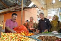 Sidak TAPD Kota Tidore Kepulauan di Pasar Gosalaha. (Humas for RakyatMu)