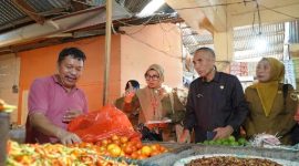 Sidak TAPD Kota Tidore Kepulauan di Pasar Gosalaha. (Humas for RakyatMu)