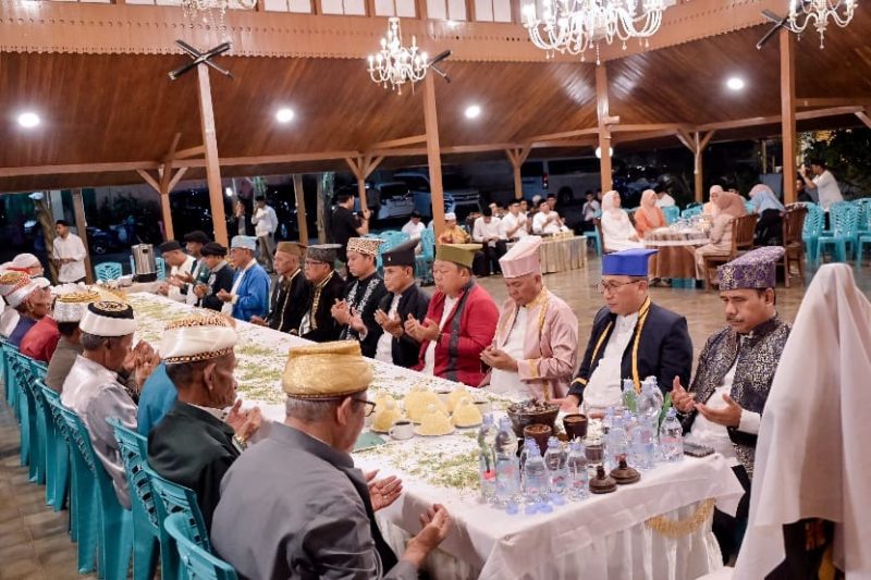Doa Kie di Pendopo Kedaton Kesultanan Ternate. (Atu for Rakyatmu)