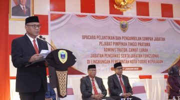 Wali Kota Tidore Kepulauan, Muhammad Sinen memberikan sambutan di acara pelantikan pejabat di lingkup Pemerintah Kota Tidore Kepulauan. (Istimewa)