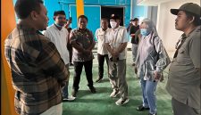 Wakil Gubernur Maluku Utara Sarbin Sehe memantau hasil akhir proyek pembangunan cold storage di Kota Ternate. (Istimewa)