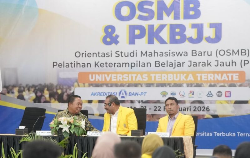 Sekda Kota Ternate, Rizal Marsaoly (kiri). Foto: Istimewa