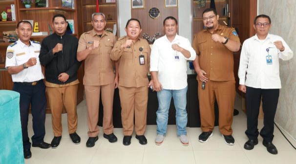 Sekda dan KSOP Ternate saat foto bersama. Dok; Istimewa