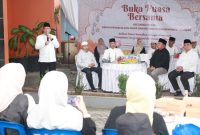 Wali Kota Ternat, M. Tauhid Soleman saat Memberik Arahan saat Memberi Arahan pada Buka Puasa Bersama dengan Jajaran BP2RD di Kantor BP2RD Kota Ternate