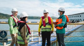 Dosen Sekolah Ilmu Lingkungan Universitas Indonesia, Tri Edhi Budhi Soesilo, melakukan pemantauan langsung kegiatan proteksi lingkungan di Obi