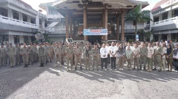 Foto Bersama Usai Apel Pagi di Halaman Kantor Satpol-PP Kota Ternate