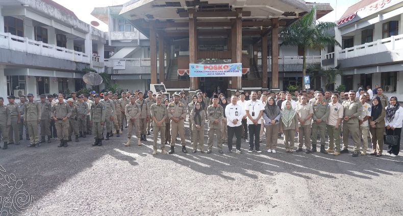 Foto Bersama Usai Apel Pagi di Halaman Kantor Satpol-PP Kota Ternate