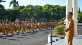 Wakil Wali Kota Tidore Kepulauan, Ahmad Laiman, saat memimpin apel gabungan di halaman Kantor Wali Kota. (Istimewa)