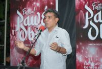 Wakil Wali Kota Tidore Kepulauan Ahmad Laiman menutup Festival Pawai Obor 2026 di kawasan Pantai Kelurahan Seli. (Istimewa)