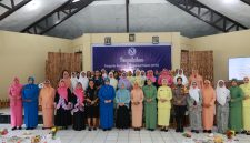 Foto Bersama Usai Pengukuhan Ketua Gabungan Organisasi Wanita Kota Ternate