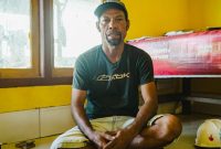 Ade Ahmad menggunakan uang hasil penjualan lahan untuk biaya haji, yang dijadwalkan berangkat pada 2028, digunakan juga untuk membangun rumah dan simpanan untuk anak. (Harita Nickel)