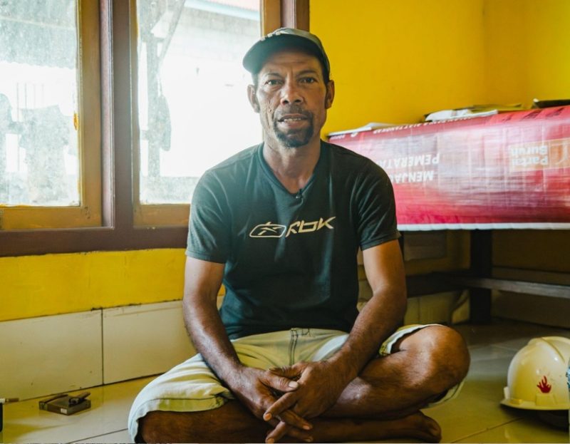 Ade Ahmad menggunakan uang hasil penjualan lahan untuk biaya haji, yang dijadwalkan berangkat pada 2028, digunakan juga untuk membangun rumah dan simpanan untuk anak. (Harita Nickel)