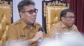 Wakil Wali Kota Tidore, Ahmad Laiman memimpin rapat teknis penerapan kebijakan ini bersama Sekda Ismail Dukomalamo dan Asisten Administrasi Umum Syofyan Saraha di Aula Sultan Nuku. (Istimewa)