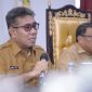 Wakil Wali Kota Tidore, Ahmad Laiman memimpin rapat teknis penerapan kebijakan ini bersama Sekda Ismail Dukomalamo dan Asisten Administrasi Umum Syofyan Saraha di Aula Sultan Nuku. (Istimewa)