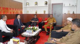 Wali Kota Tidore Kepulauan Muhammad Sinen bersama Wakil Wali Kota Ahmad Laiman menerima kunjungan silaturahmi Kepala BRI Cabang Soasio yang baru, Anggar Diosdado, beserta jajaran. (Istimewa)