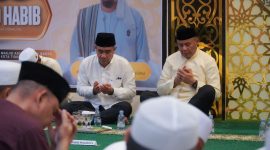 Wali Kota Tidore Kepulauan Muhammad Sinen bersama Wakil Wali Kota Ahmad Laiman menghadiri peringatan Haul ke-3 KH. Muhammad Habib Bin Abu Na’im di Masjid Agung Nurul Bahar, Kelurahan Tomalou, Kecamatan Tidore Selatan. (Istimewa)