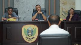 Wali Kota Tidore Kepulauan Muhammad Sinen bersama Wakil Wali Kota Ahmad Laiman melaksanakan wawancara tahap akhir seleksi calon Direktur Perusahaan Umum Daerah Ake Mayora. (Istimewa)