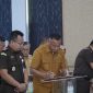 Wali Kota Tidore Kepulauan Muhammad Sinen menghadiri penandatanganan MoU bersama Kepala Kejaksaan Tinggi Maluku Utara dan Gubernur, serta Perjanjian Kerja Sama (PKS) antara para kepala kejaksaan negeri dengan bupati/wali kota se-Malut. (Istimewa)