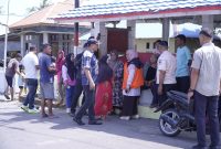 Wali Kota Tidore Muhammad Sinen bersama Wakil Wali Kota Ahmad Laiman, Ketua DPRD Ade Kama, BPBD, dan OPD terkait turun memantau situasi di lapangan usai gempa Magnitudo 7,6. (Istimewa) 