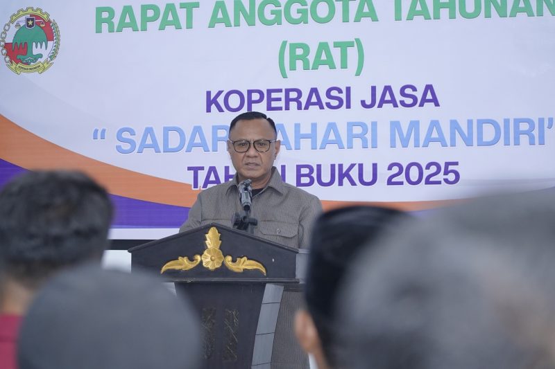 Wali Kota Tidore Kepulauan, Muhammad Sinen membuka Rapat Anggota Tahunan (RAT) Koperasi Jasa Sadar Bahari Mandiri tahun 2025. (Istimewa)