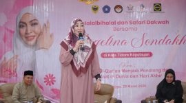 Penceramah Angelina Sondakh menghadiri acara halalbihalal yang dirangkaikan dengan Safari Dakwah di Kota Tidore Kepulauan. (Istimewa)