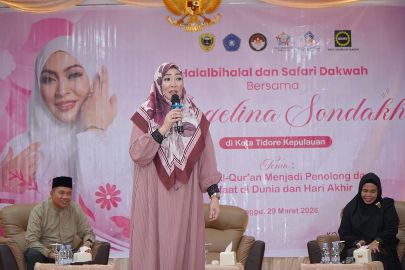 Penceramah Angelina Sondakh menghadiri acara halalbihalal yang dirangkaikan dengan Safari Dakwah di Kota Tidore Kepulauan. (Istimewa)