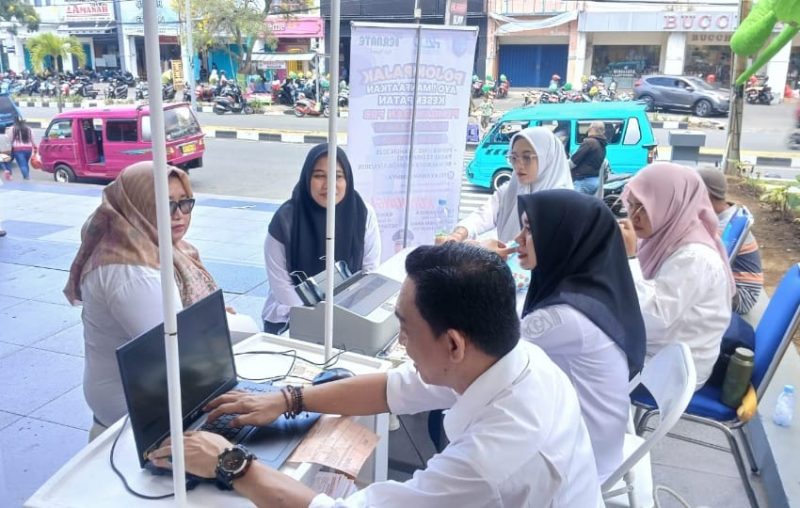 BP2RD Buka Pelayanan kepada Wajib Pajak di Depan Jatiland Mall Ternate. (RakyatMu)