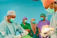 Tim Medis saat Melakukan Operasi  Bibir Sumbing di RSUD Kota Tidore. (Humas Tidore)