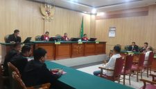 Sidang Pembacaan Surat Dakwaan JPU Kejati Maluku Utara di Pengadilan Tipikor pada PN Ternate. (RakyatMu) 